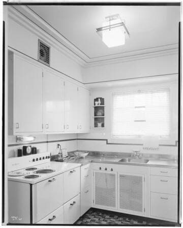 H2.3 - Home Kitchen - Dr. & Mrs. Harwood's Electric Kitchen