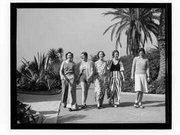 Young women walking on a path in Palisades Park, Santa Monica