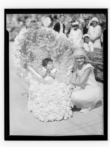 Baby buggy float in the Ocean Park Baby Parade