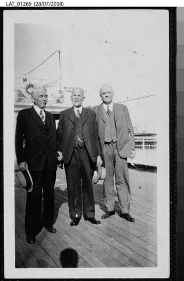 Harry Chandler posing on Los Angeles dock with others