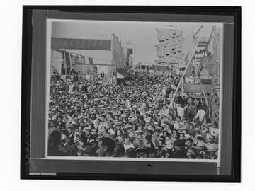 Crowd at Venice Pier
