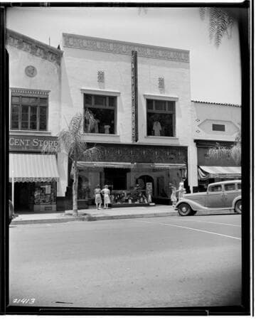 Follis Dept. Store exterior