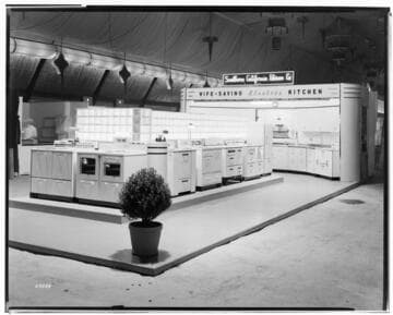 D2.4 - Displays, Fairs