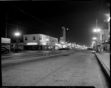Street lighting on corner of Manchester & Regent street at night