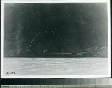 Construction at Hoover Dam site : Entrance to tunnel No. 4