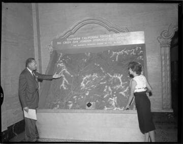 Big Creek Hydro model display at Edison G.O. and Heat Pump display window