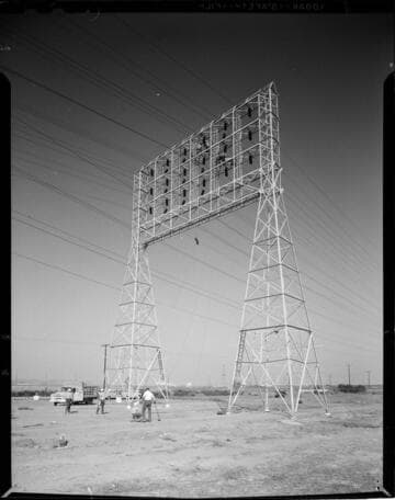 Construction of 6 circuit transmission towers using 4 Owl cranes