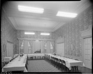 Large banquet dinning room in mansion