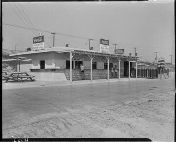 Lee's hamburger stand with customers