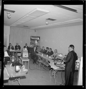 Workshop at electric living center on outdoor lighting