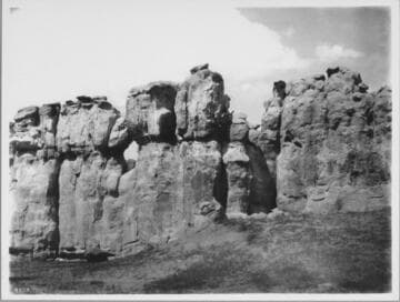 Rocky walls of Acoma Mesa
