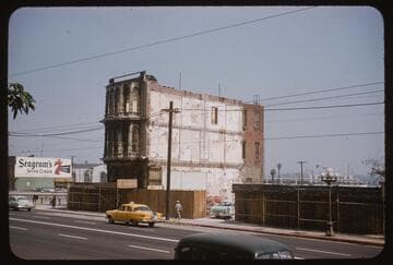North Main Street building at the 101 Freeway coming down soon