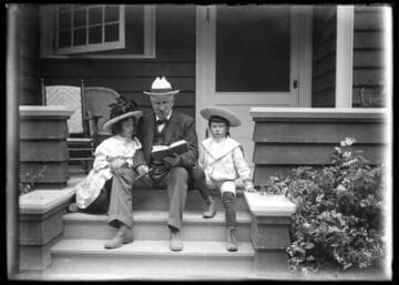 George Hugh Smith with grandchildren, Catalina Island, 1902